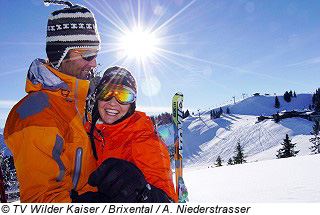 glückliche Skifahrer im Brixental