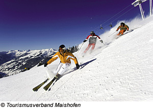 Skifahrer in Maishofen, Österreich